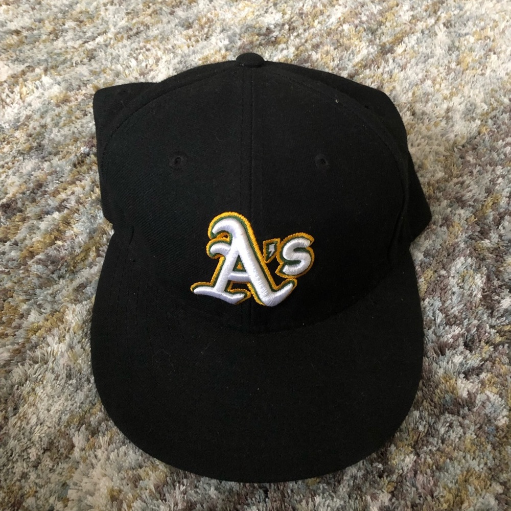 Black Oakland A’s fitted New Era hat. Size 7 1/4